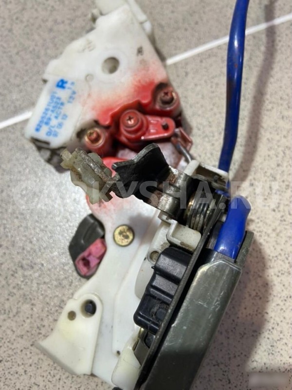 Замок двери задний правый Nissan March 1997 г Nissan March оригинальный номер 8255261U01