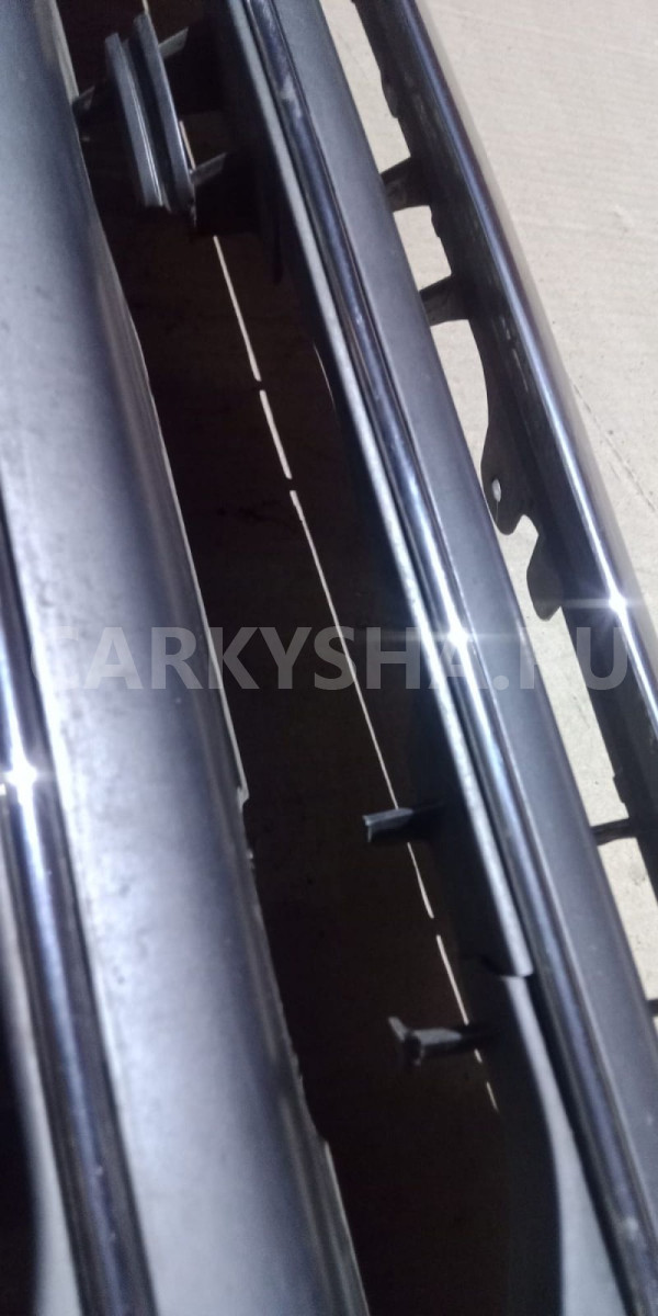 Решетка радиатора Toyota Land Cruiser 200 (2007—2012) Toyota Land Cruiser 