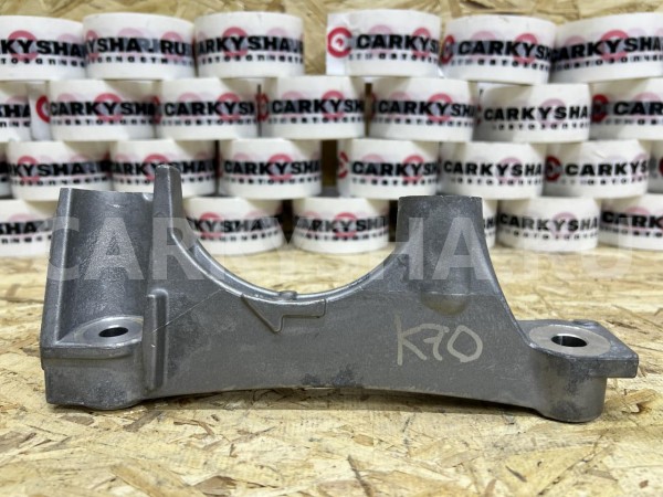 Кронштейн опоры двигателя правый Toyota Camry VIII (XV70) оригинальный номер 12341-25010