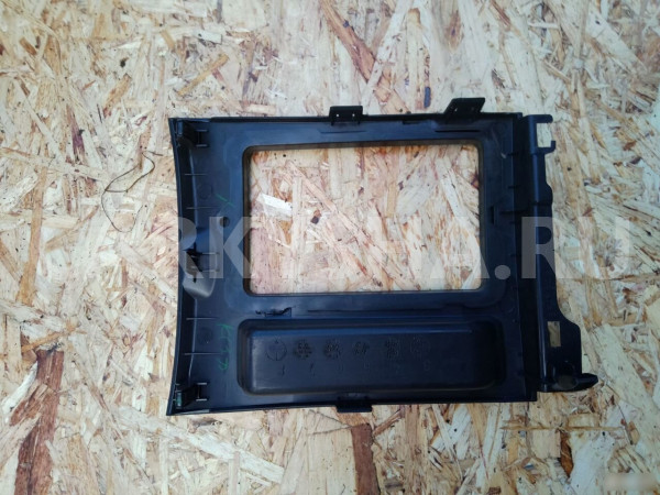 Накладка консоли передней панели Mazda 3 BK Mazda 2 оригинальный номер BP4N64341