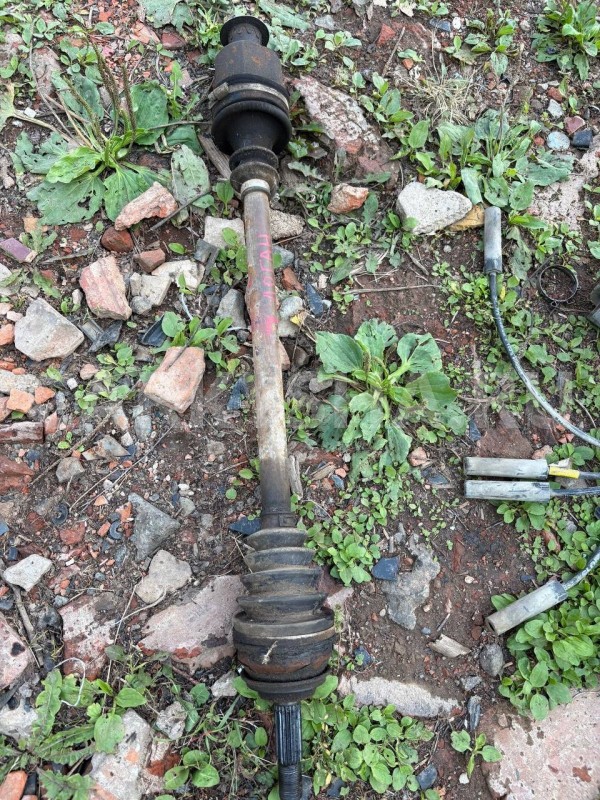 привод правый Renault Logan I (2004—2009) Renault 20 оригинальный номер 391008333R