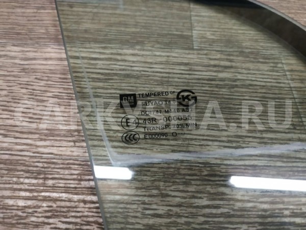 Стекло двери передней правой (форточка) Chevrolet Orlando 