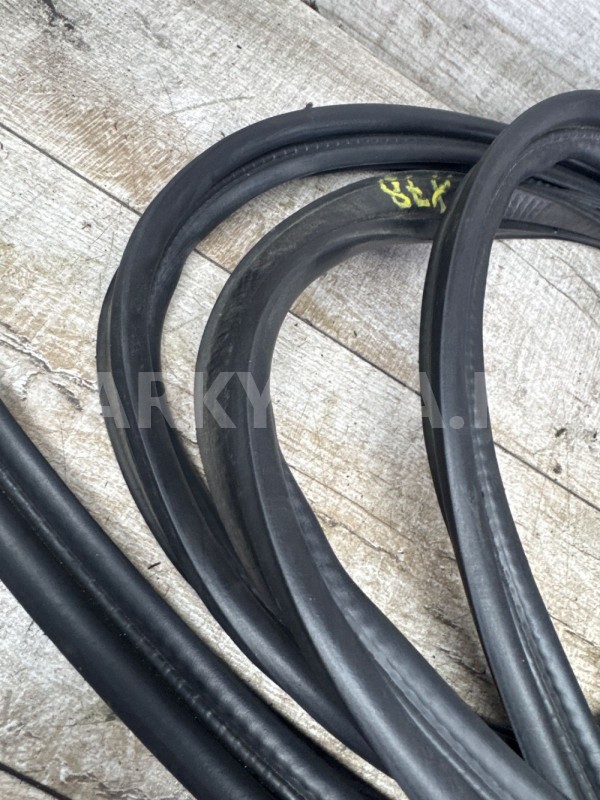 Уплотнитель проема двери Nissan Qashqai J10 перед Nissan Qashqai оригинальный номер 80830JD000