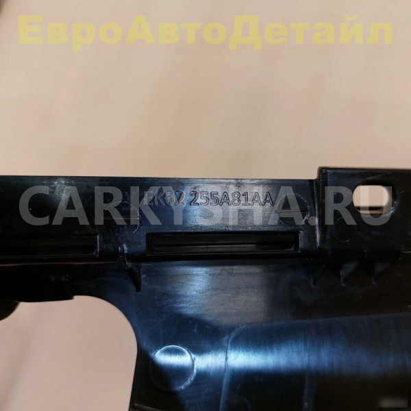 Наружная накладка задней двери Range Rover Sport 2 Land Rover Range Rover оригинальный номер LR067005