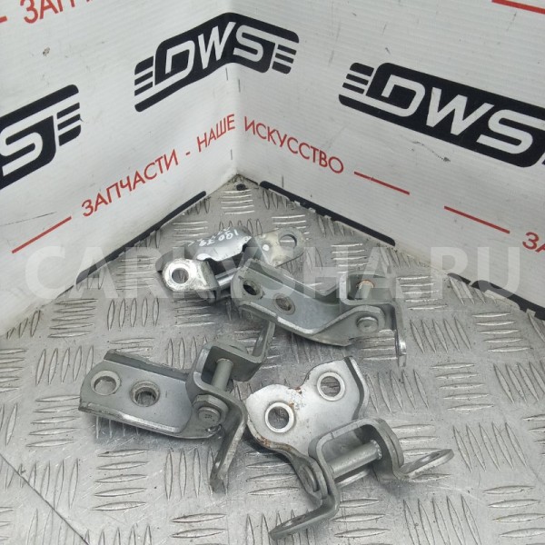 Петля двери Toyota Noah 