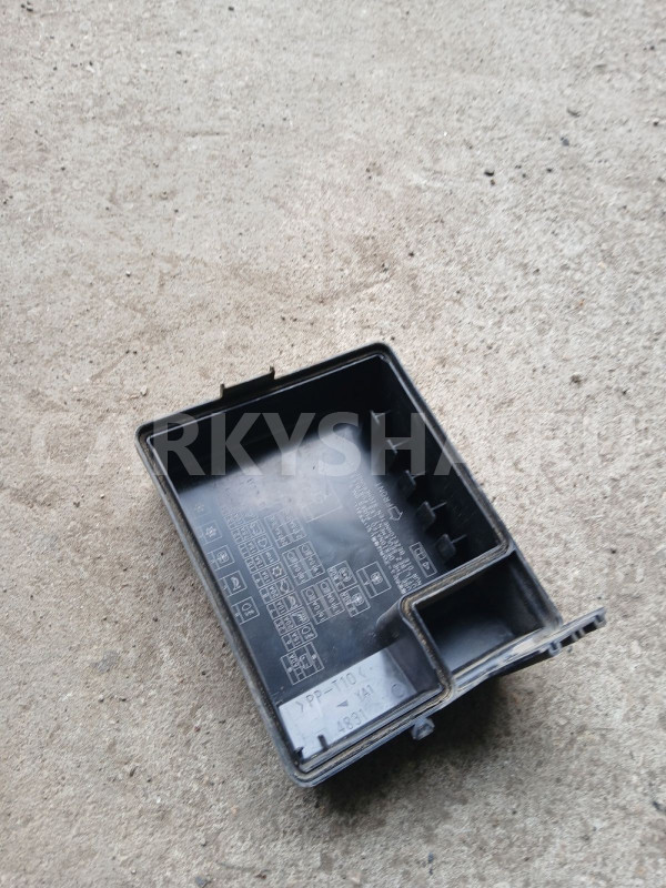 Крышка блока предохранителей Mitsubishi Lancer 9 Mitsubishi i оригинальный номер MN162364