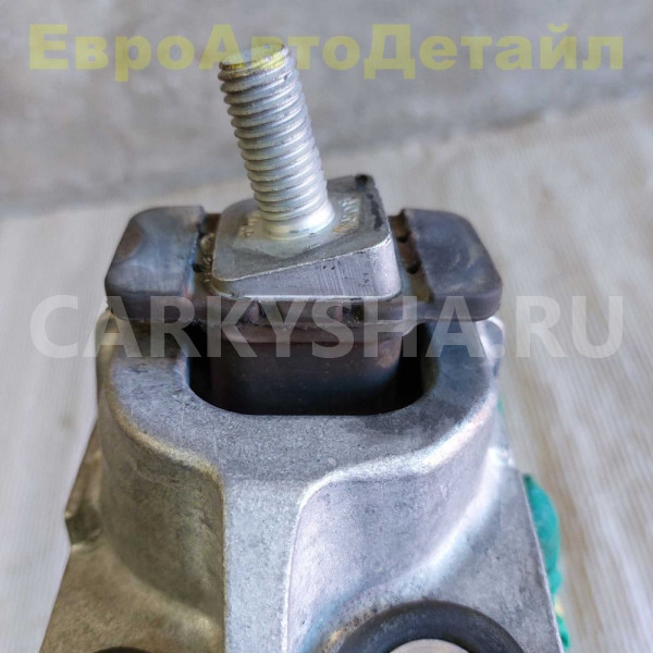 Подушка двигателя Land Rover Defender 2 (L663) Land Rover Defender оригинальный номер LR146350