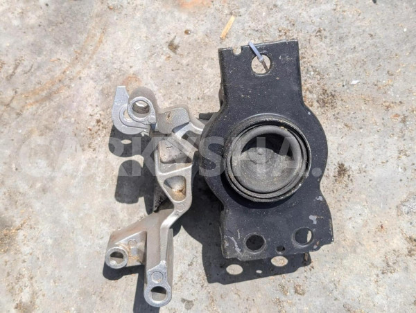 Подушка двигателя Nissan Qashqai оригинальный номер 11210-JG01D