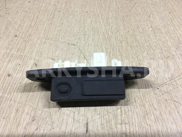 Кнопка открывания багажника Toyota C-HR I Рестайлинг  оригинальный номер 84840-F4020