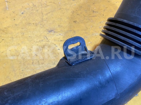 Патрубок воздушный Land Rover Discovery 3  2.7L TD Land Rover Discovery оригинальный номер PHD000603