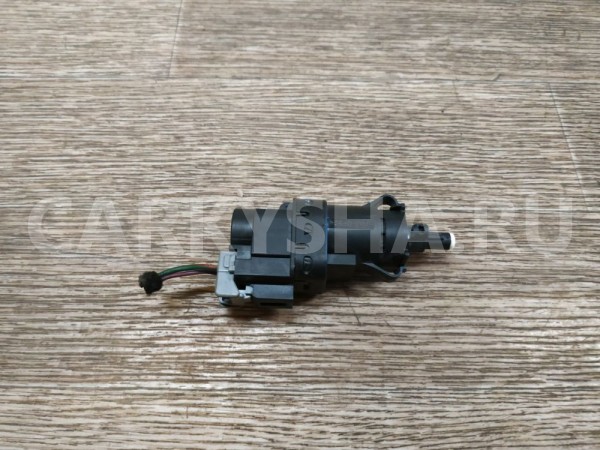 Датчик включения стопсигнала Land Rover Freelander 