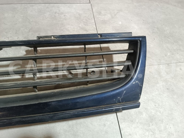 Решетка радиатора Mitsubishi i оригинальный номер MR155554