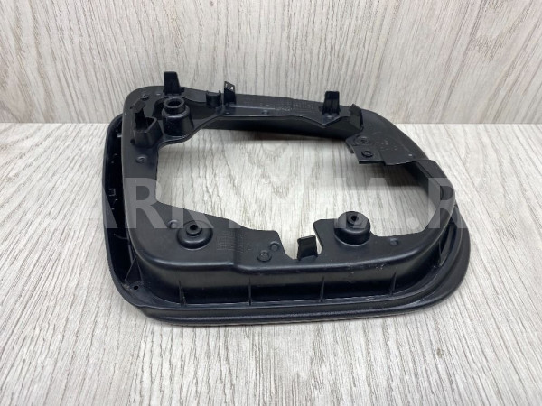 Рамка зеркала левого Mercedes GLE W167 Mercedes-Benz GLE оригинальный номер 697225