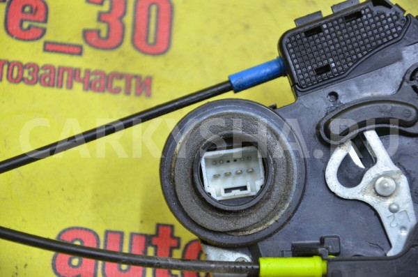 Замок двери задней левой Toyota Auris 