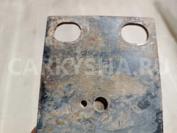 Кронштейн усилителя переднего бампера правый Volvo 740 