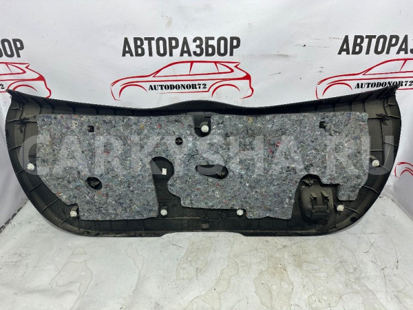 Обшивка крышки багажника Toyota Yaris 2005-2011 Toyota Yaris оригинальный номер 677500D010