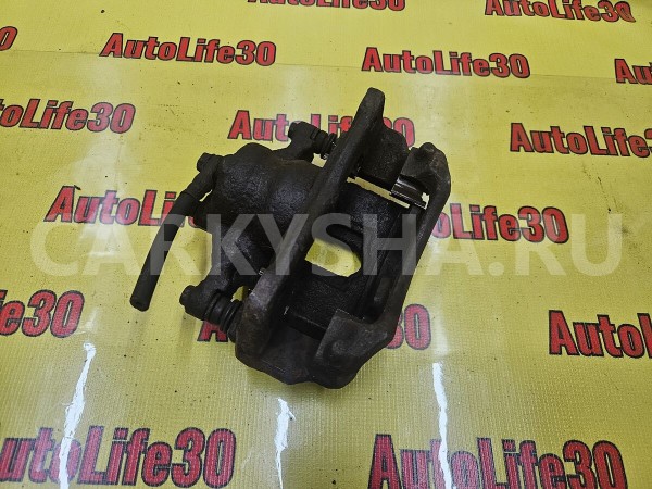 Суппорт тормозной передний левый Toyota Auris 