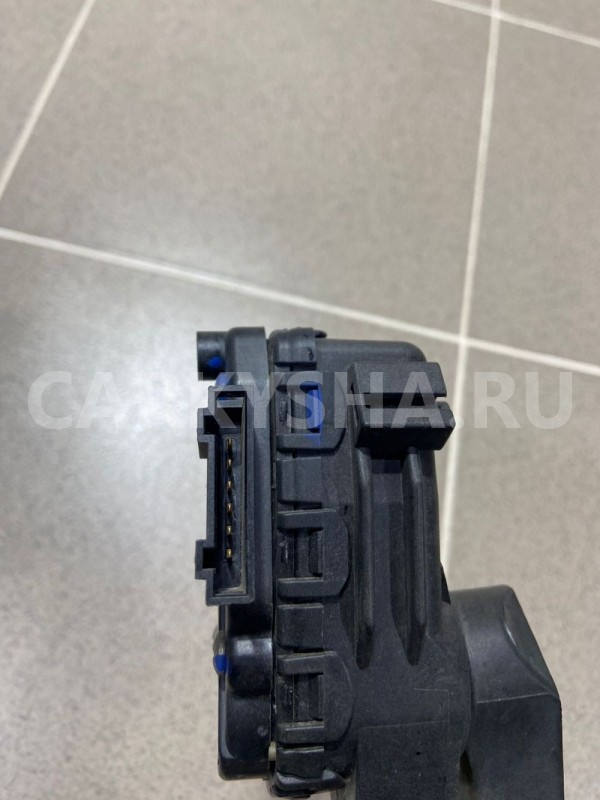 Педаль газа Volkswagen Passat 2001 г Volkswagen Passat оригинальный номер 8D1723523