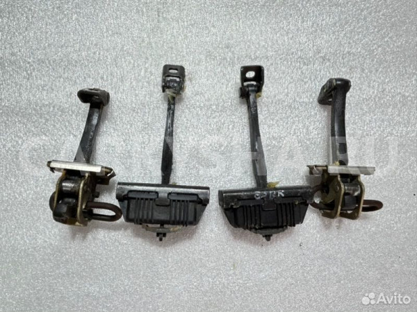 Ограничитель двери BMW X3 E83 N52 2007 BMW X3 оригинальный номер 41 51 3 453 230