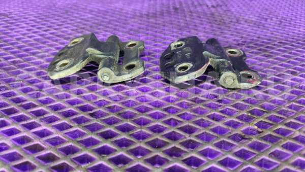 Петли двери передней левой Mercedes-Benz W124 Mercedes-Benz W124 оригинальный номер A1247200137