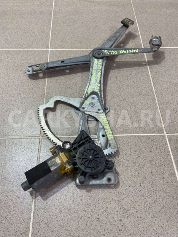 Стеклоподъемник передний правый Mercedes-Benz w210 Mercedes-Benz E-klasse оригинальный номер 0130821671