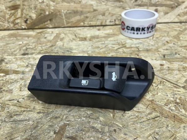 Рычаг открывания багажника и лючка бензобака Toyota Camry VII (XV50) оригинальный номер 64606-33030