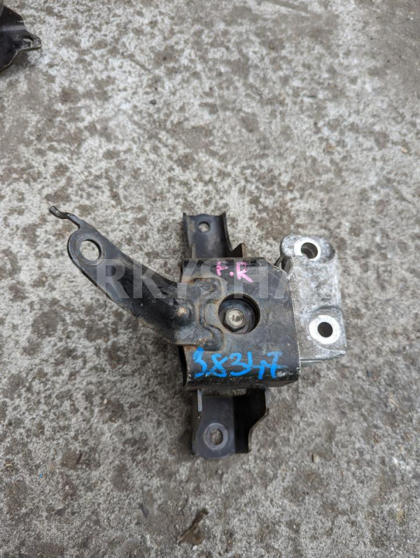 Подушка двигателя Toyota Ractis 