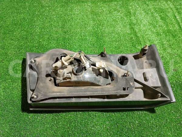 Фонарь задний внутренний правый Toyota Windom 