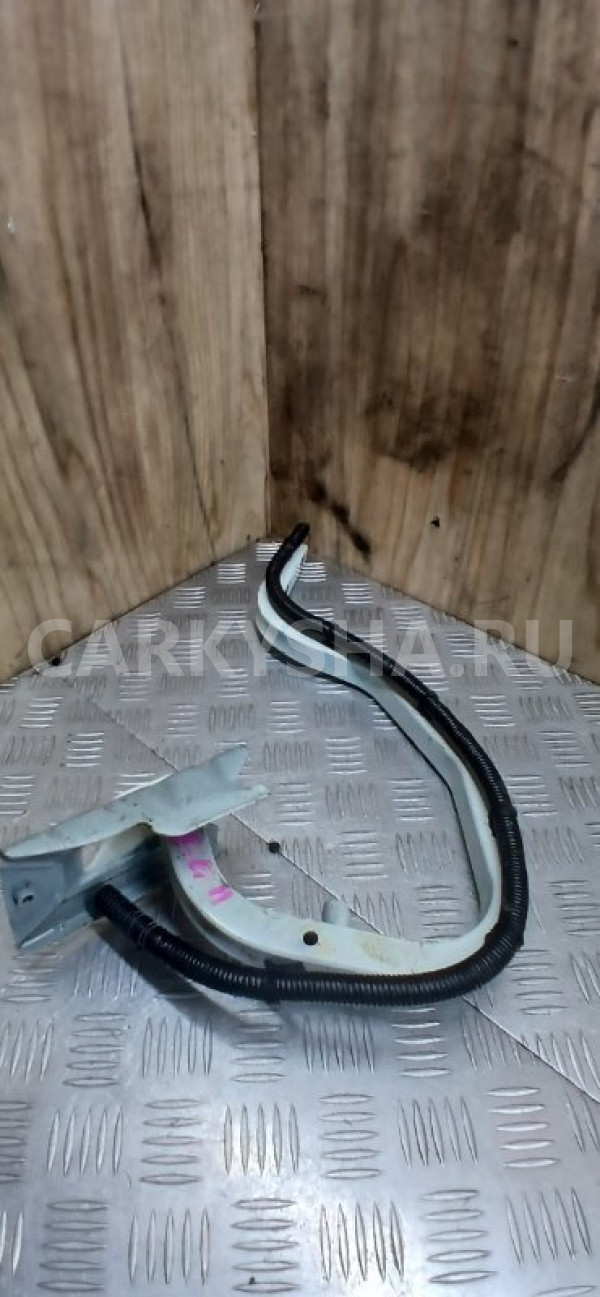 Петля крышки багажника Nissan Bluebird Sylphy 