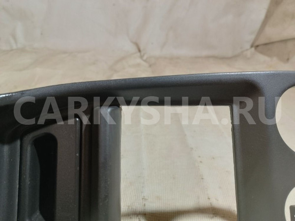 Рамка магнитолы Mitsubishi Galant оригинальный номер MB869292