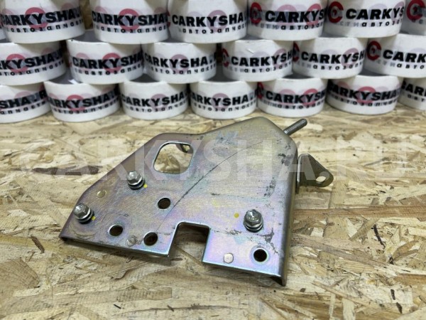 Кронштейн Toyota Hilux VIII Рестайлинг – пикап двойная кабина оригинальный номер 12631-0E010