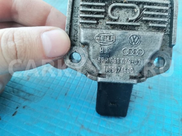 Датчик уровня масла Audi A8 D2  Audi A8 