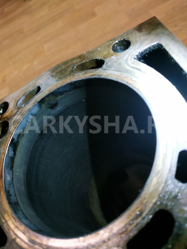 Блок цилиндров Land Rover Freelander оригинальный номер LR022691