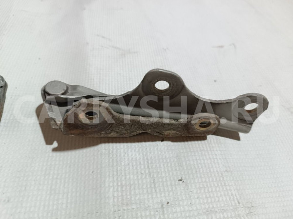 Петля капота Mitsubishi Diamante оригинальный номер MB655621