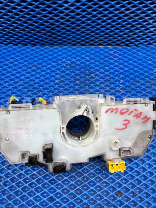 Переключатель подрулевой Renault Megane III (2008—2014) Renault 14 оригинальный номер 255670016R