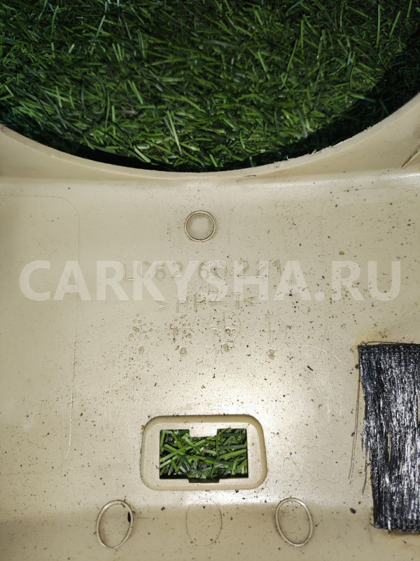 Подрулевой кожух Mazda Mpv (Lw) 2001 Mazda 2 оригинальный номер LC6260221