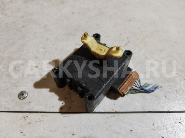 Моторчик заслонки отопителя Nissan Bluebird оригинальный номер 277310E000