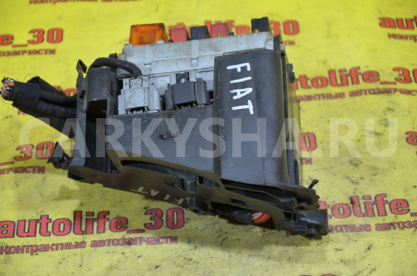 Блок предохранителей под капот основной Fiat Doblo 