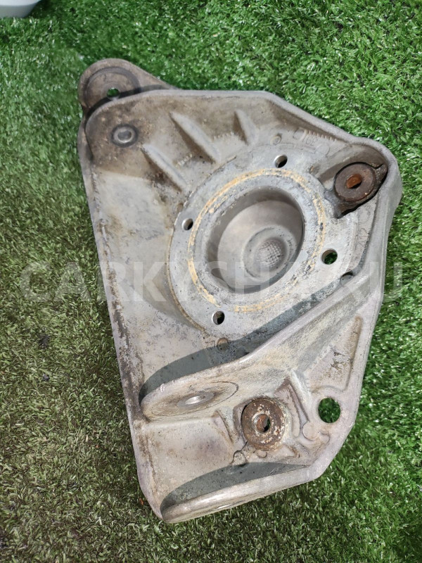 Кронштейн переднего амортизатора Audi Q7 4L Volkswagen Touareg оригинальный номер 7l0412391