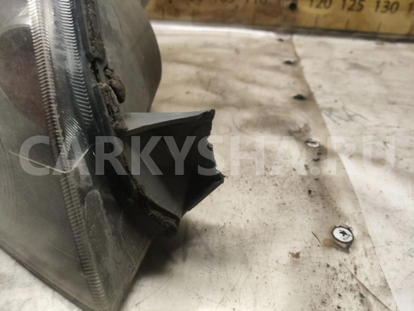 Фара правая с дефектом  Ford Fiesta Mk5 Ford Fiesta оригинальный номер 1526779