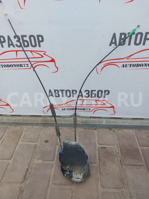 Замок двери задний левый Toyota Avensis T270 Toyota Avensis оригинальный номер 6906005050