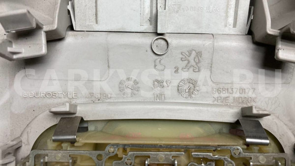 Плафон салонный Peugeot 308 3008 Peugeot 3008 оригинальный номер 9681370177