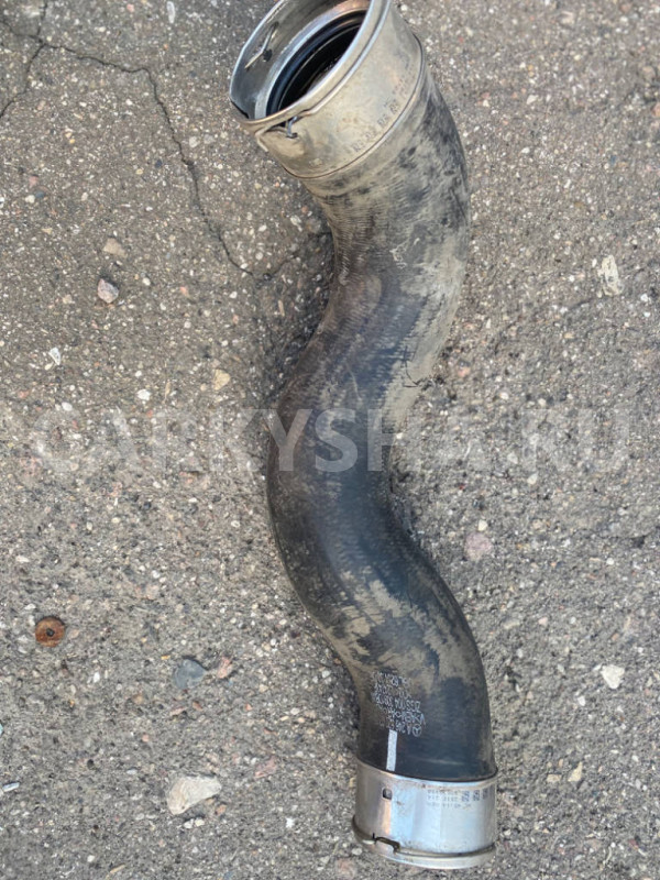 Патрубок Mercedes-Benz A-класс 2015 W176 270.910 Mercedes-Benz A-klasse оригинальный номер A2465010282