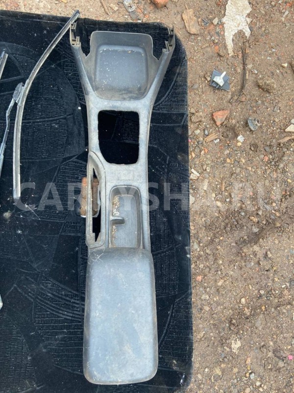 Подлокотник Toyota Avensis T220 рестайлинг (2000—2003) Toyota Avensis оригинальный номер 5890505070B0