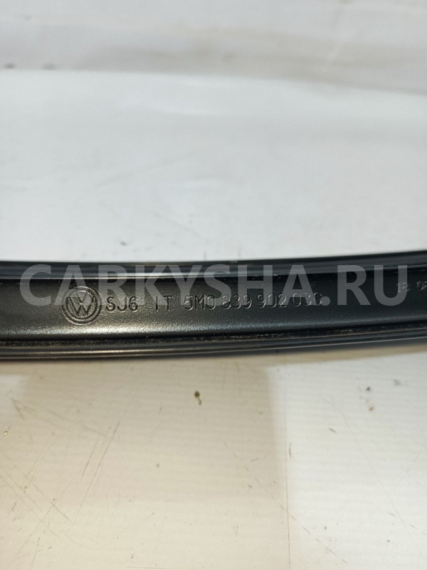 Накладка задней правой двери Volkswagen golf plus Volkswagen Golf Plus оригинальный номер 5M083990203C