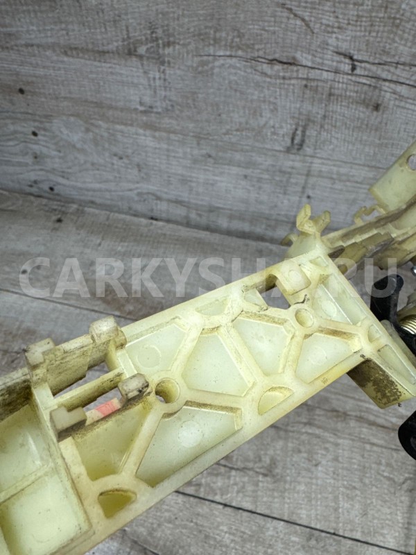 Кронштейн ручки двери Ssangyong Actyon New  левый Ssang Yong Actyon оригинальный номер 7344134000