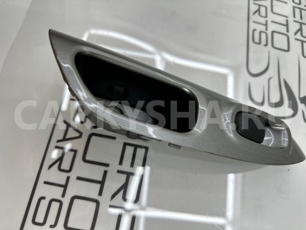 Кнопка стеклоподъемника задняя правая Nissan Juke Nissan Juke 