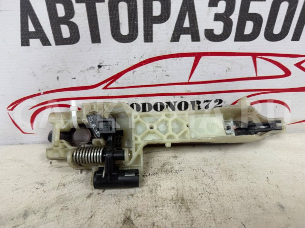 Ручка передней левой двери Hyundai Elantra 5 MD Hyundai Elantra оригинальный номер 826553X000