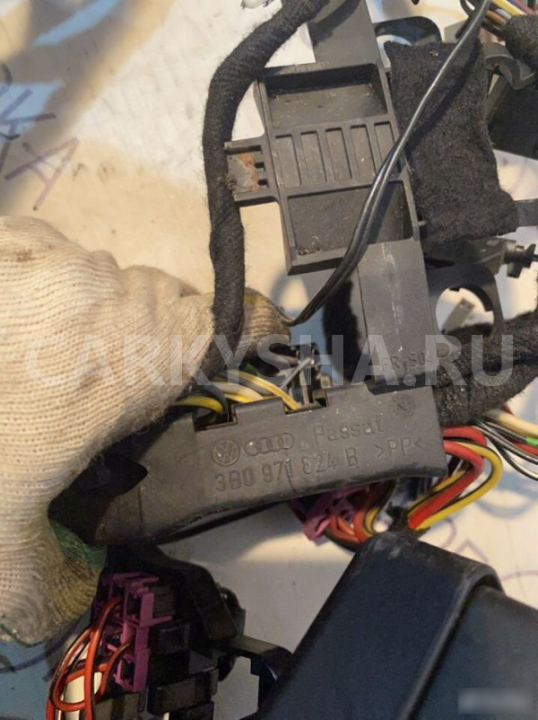 Жгут проводов панели VW Passat B5+ Volkswagen Passat оригинальный номер 3B1971315D