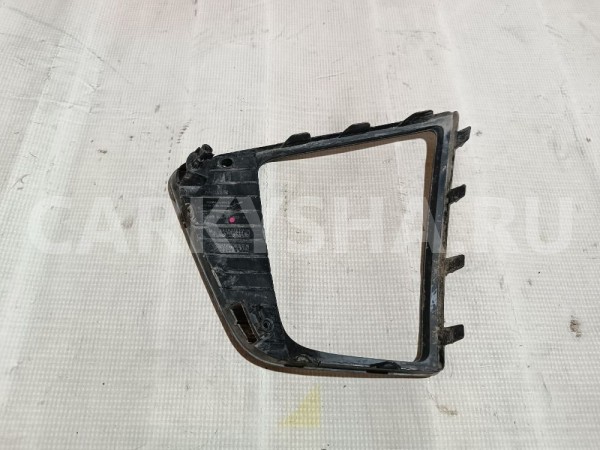 Рамка противотуманной фары правой Hyundai Creta оригинальный номер 86564M0010